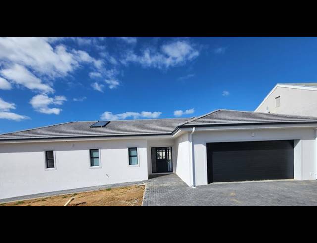 3 BEDROOM HOUSE FOR SALE IN TAFELZICHT